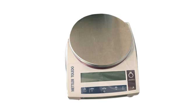 Mettler Toledo precision scale